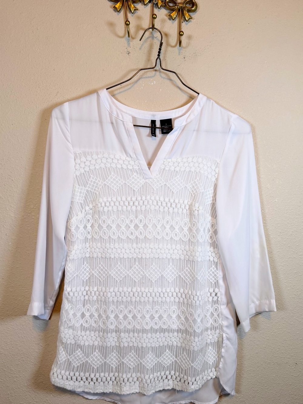 New Directions White Lace-Front V-Neck Blouse 3/4 Sleeve. Size S